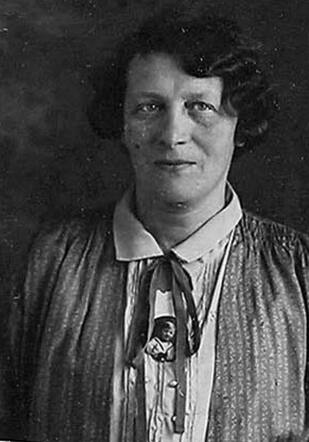Bron: Stadsarchief Amsterdam Marktvergunning   Raatje Ketellapper-Drukker 7-11-1888 8-4-1944 kaart dd 14-11-1927 kaart nr 745-9626