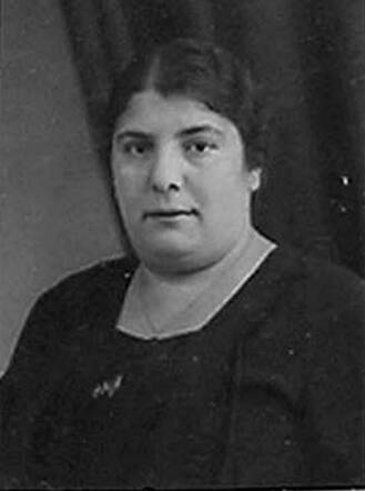 Bron: Stadsarchief Amsterdam Marktvergunning   Rebecca Plotske 25-3-1900  26-10-1968 kaart  dd 3-6-1940  kaart nr 745-1801
