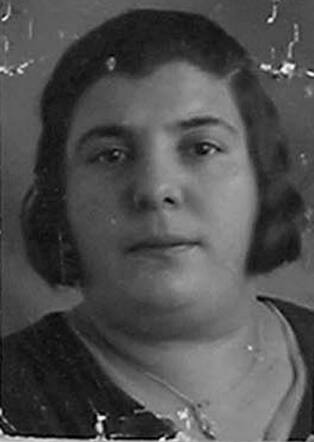Bron: Stadsarchief Amsterdam Marktvergunning   Rebecca Plotske 25-3-1900  26-10-1968 kaart  dd 3-6-1940  kaart nr 745-1800