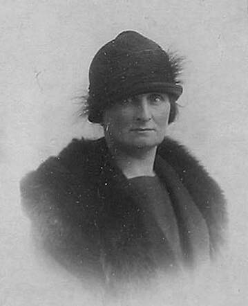 Bron: Stadsarchief Amsterdam Marktvergunning   Rosette Casseres-van der Hoek 28-2-1883  24-9-1942  kaart dd 20-4-1925 kaart 745-6772
