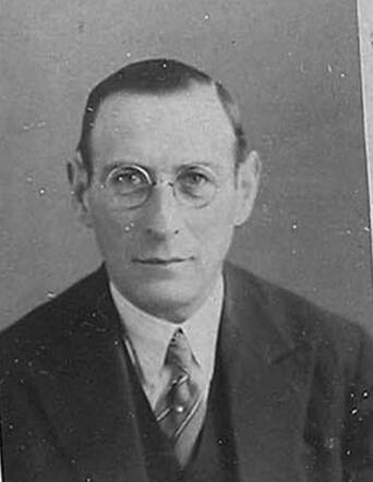 Bron: Stadsarchief Amsterdam Marktvergunning   Salomon Lakmaaker 15-1-1885  4-6-1943