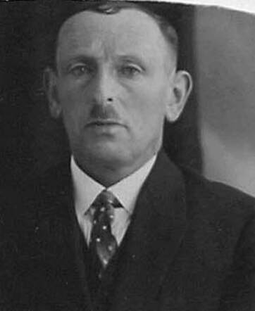 Bron: Stadsarchief Amsterdam Marktvergunning   Salomon Wallach 14-5-1884  28-9-1942 kaart dd onbekend