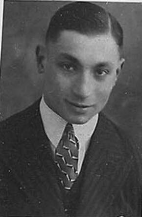 Bron: Stadsarchief Amsterdam Marktvergunning   Samuel de Vries  22-3-1911  30-4-1943