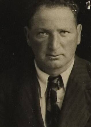 Bron: Stadsarchief Amsterdam Marktvergunning   Samuel Schelvis 9-9-1897  31-1-1943 kaart dd onbekend