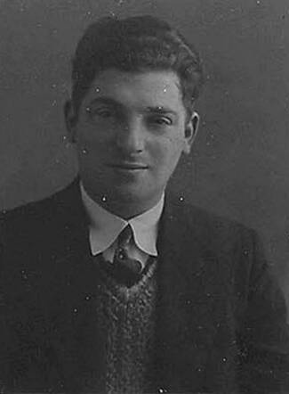 Bron: Stadsarchief Amsterdam Marktvergunning   Samuel Swart 10-6-1905  15-4-1945 kaart nr 745-4036