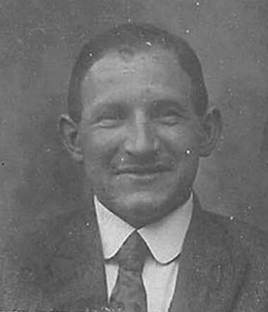 Bron: Stadsarchief Amsterdam Marktvergunning   Samuel Wijnberg 4-4-1885  29-11-1924 kaart dd 1-12-1922 kaart nr 745-16205