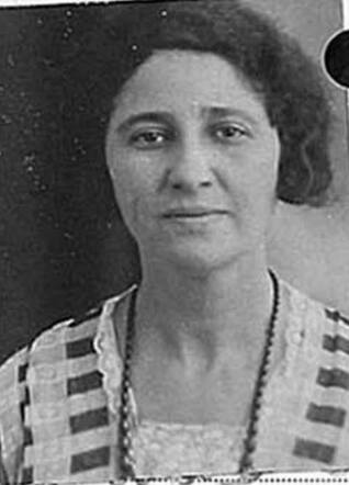 Bron: Stadsarchief Amsterdam Marktvergunning  Sara Davidson 22-4-1889  6-3-1944