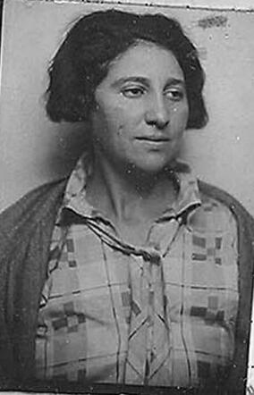 Bron: Stadsarchief Amsterdam Marktvergunning  Sara Davidson 22-4-1889  6-3-1944