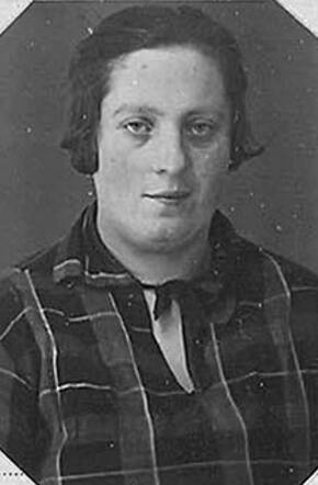 Bron: Stadsarchief Amsterdam Marktvergunning   Schoontje Waterman-Elsas 26-4-1896 2-4-1943 kaart dd 30-7-1928 kaart nr 745-15794