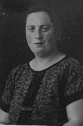 Bron: Stadsarchief Amsterdam Marktvergunning   Schoontje Waterman-Elsas 26-4-1896 2-4-1943 kaart dd 22-8-1927  kaart nr 745-15792