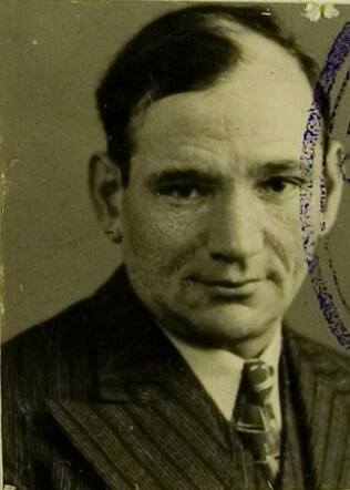 Bron: Stadsarchief Amsterdam Marktvergunning   Simon Sacksionie 27-2-1893  31-8-1943  kaart dd onbekend