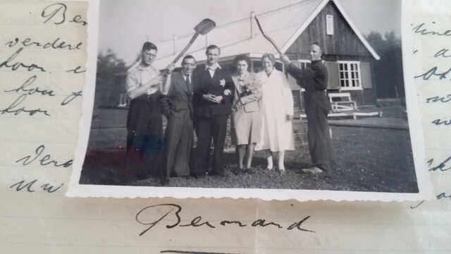 De foto van het bruidspaar in Zuidwolde in 1942.