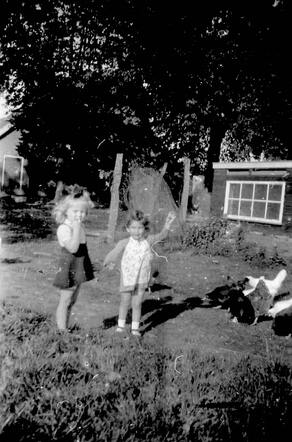Lilian Maud Camnitzer (right) in the garden