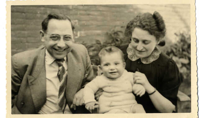 Iwan Siegfried Chelem met zijn ouders Salomon en Cato Chelem-Goudeket (en)