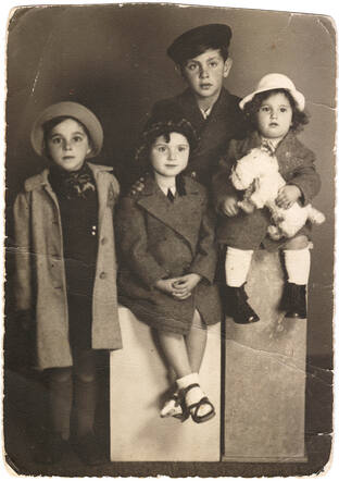 Isaac (Iesje), Elisabeth (Lisa), Ina en Betsy da Costa da Fonceca (en)