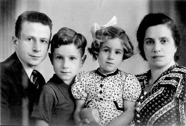 Benjamin Leonard Emile (Bennie) and Jenny Elizabeth van Dam, with their parents Louis Benjamin van Dam and Fanny Adelheid Helena van Dam-Wesly