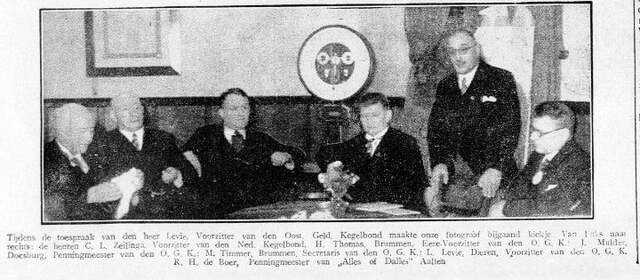 De Graafschap-bode, nieuws- en advertentieblad,  11 november 1936, pag. 12. Louis Levie houdt een toespraak.