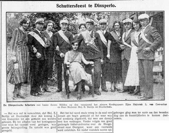De Graafschap-bode, 24 augustus 1932, dag, pag. 1. Koningspaar Leo van Coeverden en Eef Berlijn op schuttersfeest Dinxperlo.