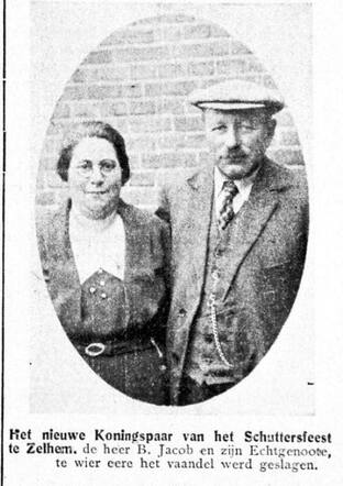 De Graafschap-bode  nieuws- en advertentieblad  20 september 1933, pag. 5.  Het nieuwe Koningspaar van het Schuttersfeest te Zelhem.