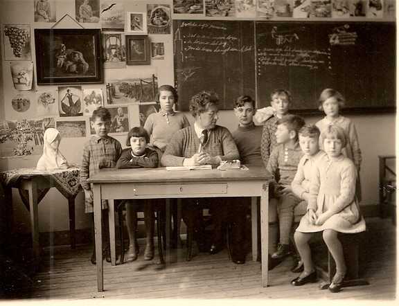 Klasfoto van de Amman-dovenschool in Amsterdam