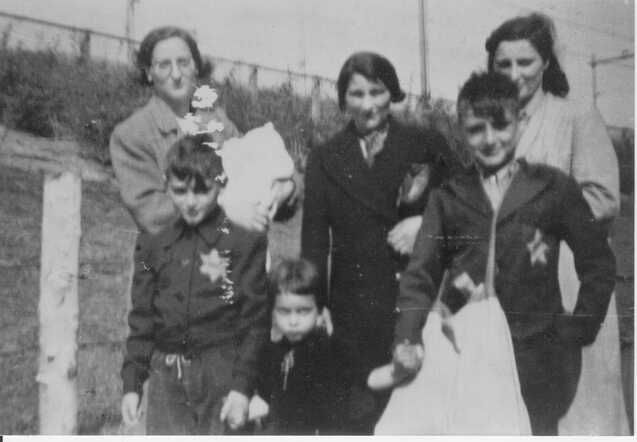 De gezin Ensel op weg naar Westerbork