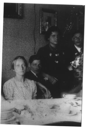 Rachel (Shelly) Ensel (far left) on the wedding of her sister Anna Ensel with Jacob Lakmaker.