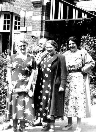 Marie, Siem, Nel en Alida