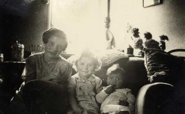 Esther Jeannette Antoinnette Frank (en)