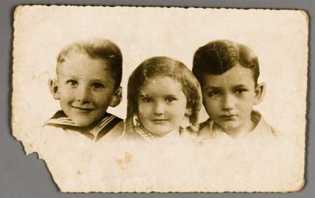 Benjamin (left), Mietje Anna (Mianna) and Juda Frank