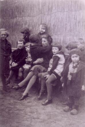 The girl on the right is Johanna Annie) van Gelder, january 1938, Dedemsvaart