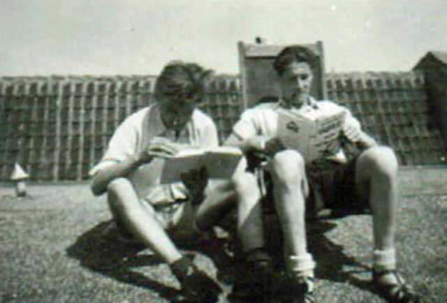 Ger Wilbrink en Athur Wolff op dak 1e Boerhaavestr 13