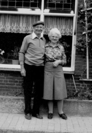 Schraga op bezoek bij Gerda ter Haar in 1980