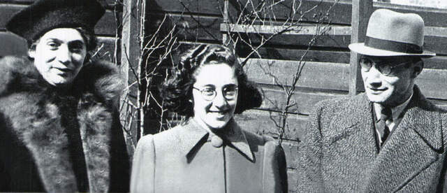 Mary Goubitz with her parents Izaak and Lea Goubitz-Witmond