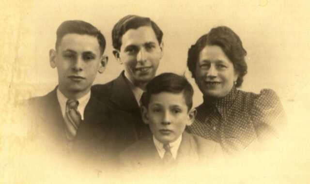 Günther Wingens with brothers and mother