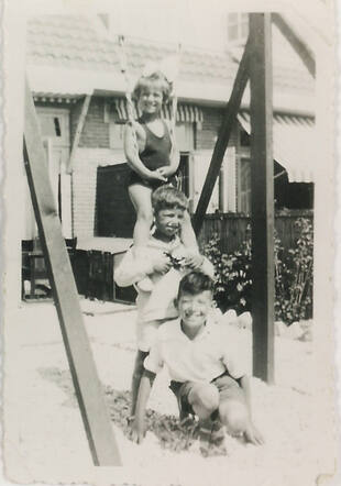 Marcus Isidor (middle) with his brother Salomon Henselijn and a cousin