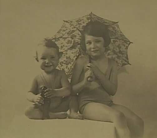 Hildegard Baumann met haar zusje