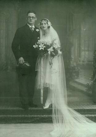 Trouwfoto van Florence Gezang-Goudeket en haar echtgenoot, 14 juni 1929