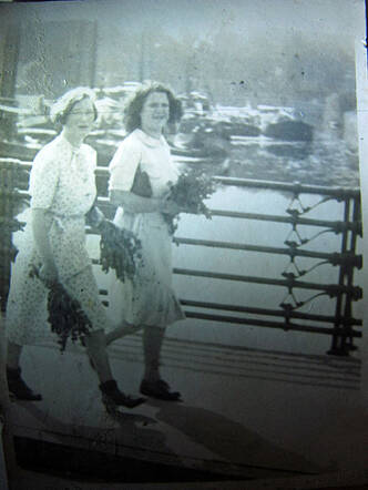 Annie Stibbe en Grietje Levie. 