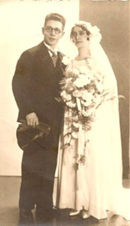 Isaac en Henriëtte Hompes-Turksma op hun trouwdag, 28.11.1934 