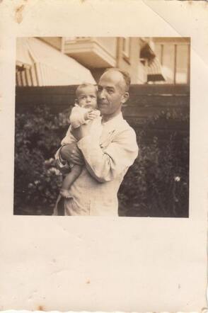 Jossif Matz met zijn zoontje, 1928