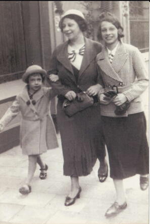 Leentje Cohen-Levitus en dochters Hannie (rechts) en Yvonne (links)