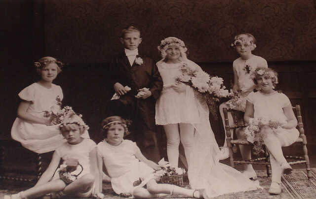 Clara Betty Levie (sitting on a chair, on the right), during a theatre play in 1938