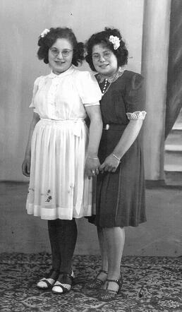 Grietje Levie (06-11-1926, left) and Grietje (02-08-1927, right)