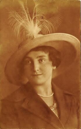 Marianne van Abbe  (née van Weezel),  Amsterdam