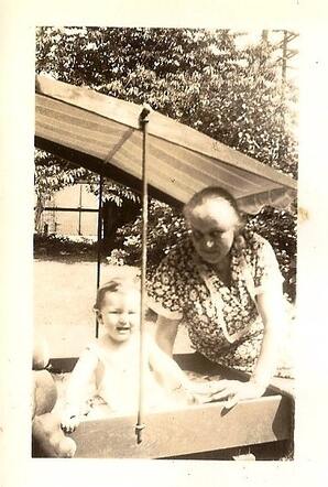 Martha Scheyer-Beuthner, 1937, with her granddaughter in the United States 