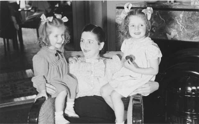 Liane (left) and Eva Minzer with their mother (who survived the war)