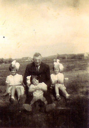 Betty Neuburger (right) with her grandfather and her cousins Betty Sonja (left) and Louise Neuburger
