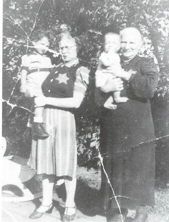 Henry (Hansje) Opdenberg and Samuel Siegfried (Freddy) Opdenberg with there grandmother Jenneke Kooperberg-Hakkert and their mother Henriette Veronica Opdenberg-Kooperberg