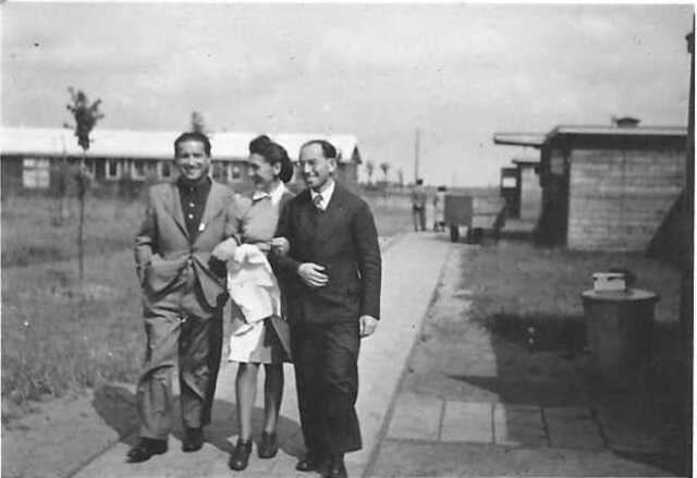 Uscher & Majer Wieselmann in Westerbork met hun schoonzus 1939