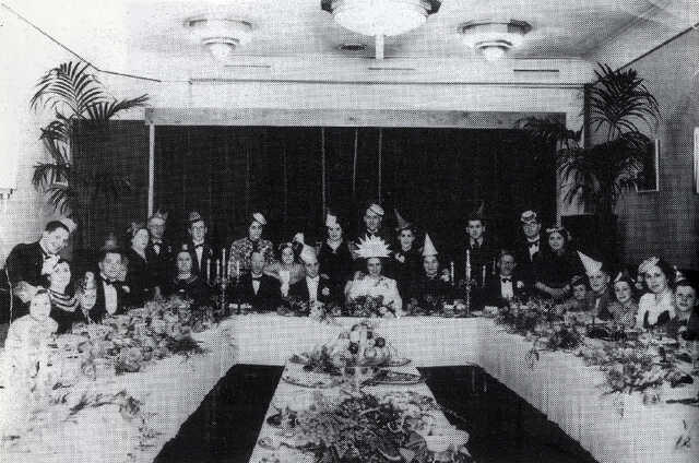 Wedding party of Lea van Rooijen and Jacob van Rooy, april 13th, 1939